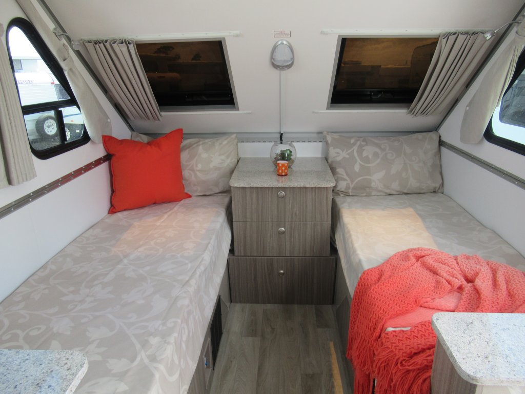 Donehues_Leisure_New_Avan_Adventure_Cruiseliner_Plus_5_Single_Beds_Mt-Gambier_12396-2-1024x768